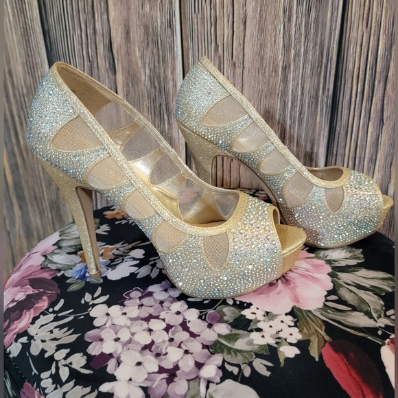 Champagne Gold Peeptoe HEELS - Picture 2 of 11